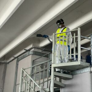 INTERVENTI PERIODICI DI DISINFEZIONE IN UN GROSSO CAPANNONE INDUSTRIALE