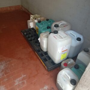 Intervento di messa in sicurezza, pulizia e disinfezione, del locale adibito a deposito temporaneo rifiuti, presso il dipartimento DI.STE.BA - “Università di Lecce”.